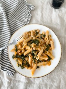 Pasta with chickpeas and kale