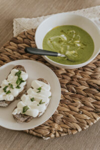 Chilled zucchini and pea soup